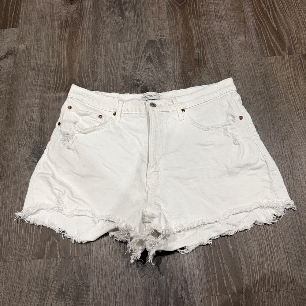 Abercrombie & Fitch White High Rise The Mom Short Curve Love